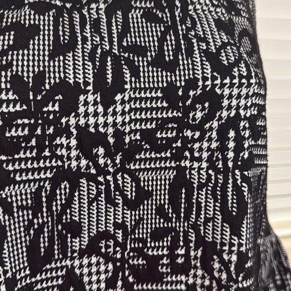 Nina Leonard Houndstooth Dress With Gorgeous Sleeves - Picture 4 of 7